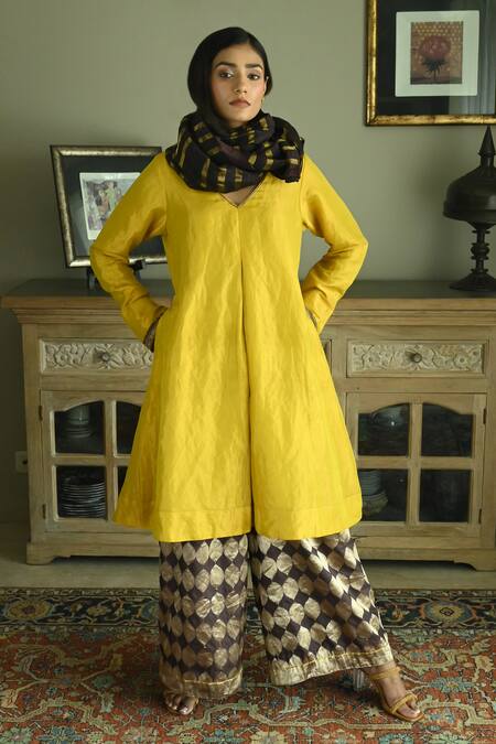 Buy_Shorshe Clothing_Brown Zari Stripe Woven Stole _Online_at_Aza_Fashions