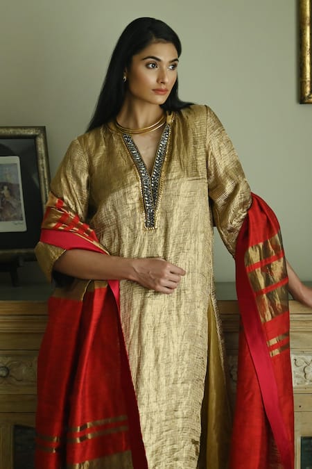 Shorshe Clothing_Red Zari Woven Stole _Online_at_Aza_Fashions