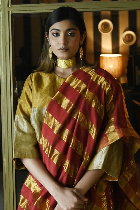 Shorshe Clothing_Red Handloom Cotton Zari Kumkum Patti Hand Woven Saree_Online_at_Aza_Fashions