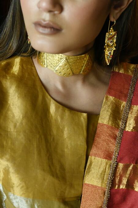 Shorshe Clothing_Red Handloom Cotton Zari Kumkum Patti Hand Woven Saree_at_Aza_Fashions