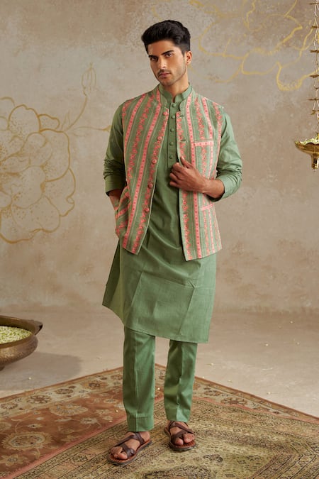 Chhavvi Aggarwal Jade Kurta Set With Bundi 