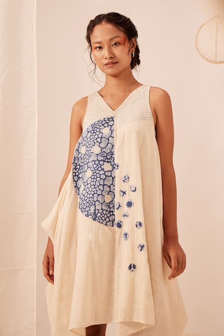 Buy_EK Katha_Off White Cotton Embroidery, Patchwork V-neck Batik Print Dress_Online_at_Aza_Fashions