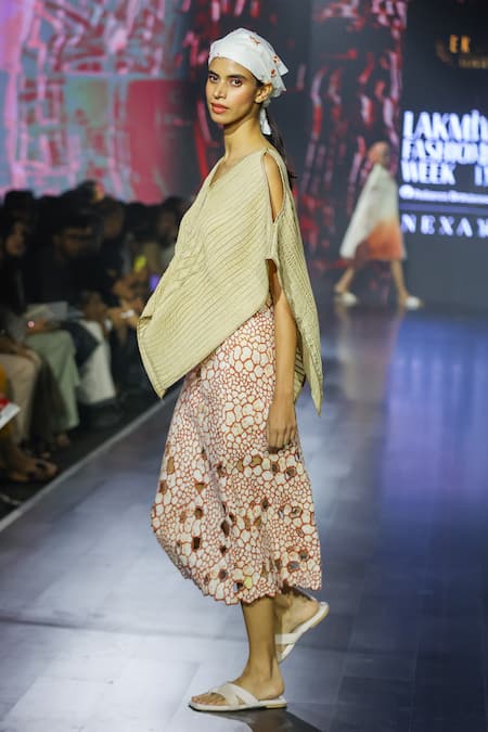 Shop_EK Katha_Beige Linen Printed Batik Cutwork Skirt _Online_at_Aza_Fashions