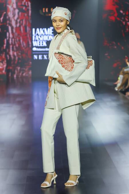 Buy_EK Katha_Off White Handloom Cotton Embroidery Quilted Blazer And Pant Set 