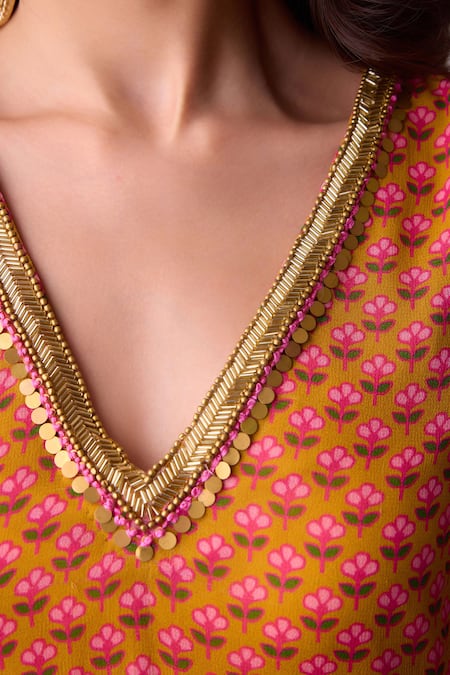 Shop Nikasha Peach Georgette Gota Patti, Beads, Tassels V-neck Floral Embroidered Kurta Set Online at Aza Fashions Shop_Nikasha_Peach Georgette Gota Patti, Beads, Tassels V-neck Floral Embroidered Kurta Set _Online_at_Aza_Fashions