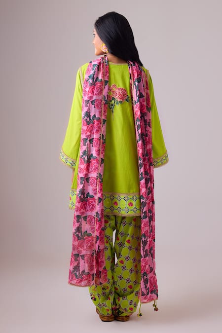 Shop Nikasha Green Georgette, Cotton Sequins, Embroidery Split V-neck Gul Applique Kurta Set at Aza Fashions Shop_Nikasha_Green Georgette, Cotton Sequins, Embroidery Split V-neck Gul Applique Kurta Set _at_Aza_Fashions