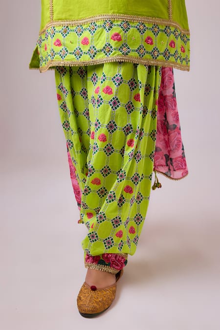 Buy Nikasha Green Georgette, Cotton Sequins, Embroidery Split V-neck Gul Applique Kurta Set Online at Aza Fashions Buy_Nikasha_Green Georgette, Cotton Sequins, Embroidery Split V-neck Gul Applique Kurta Set _Online_at_Aza_Fashions