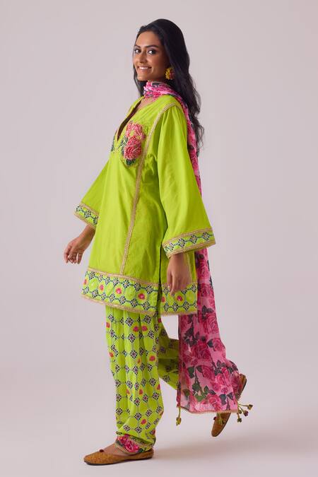 Buy Nikasha Green Georgette, Cotton Sequins, Embroidery Split V-neck Gul Applique Kurta Set Buy_Nikasha_Green Georgette, Cotton Sequins, Embroidery Split V-neck Gul Applique Kurta Set