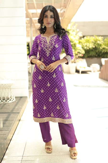 Bandhani Purple Silk Embroidered Gota Patti Leaf Kurta And Pant Set 