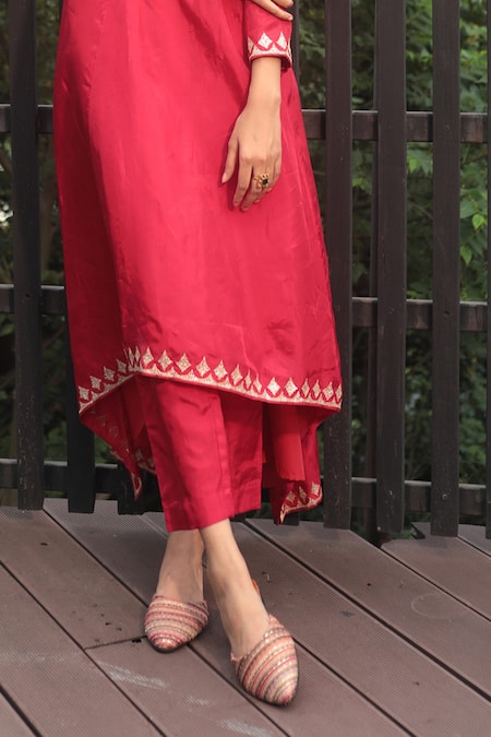 Bandhani Red Silk, Taffeta Sequins V-neck Embroidered Kurta Pant Set Online at Aza Fashions Bandhani_Red Silk, Taffeta Sequins V-neck Embroidered Kurta Pant Set _Online_at_Aza_Fashions