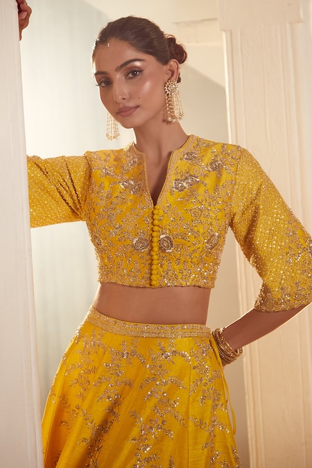 Buy_Azeera_Yellow Silk Embroidery, Sequins V-neck Tanvee Zardozi Lehenga Set 