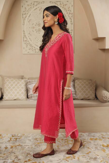 Buy_ASRUMO_Fuchsia Chanderi Gota Patti V-neck Embroidered Kurta Set _Online_at_Aza_Fashions