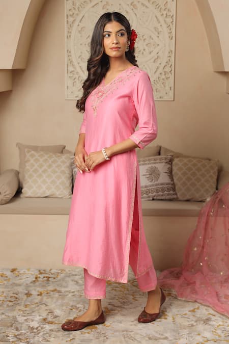 Buy_ASRUMO_Pink Chanderi Gota Patti, Embroidery V-neck Kurta Pant Set _Online_at_Aza_Fashions