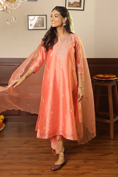Buy_ASRUMO_Peach Chanderi Embroidery, Zari Split V-neck Placement Kurta Pant Set _Online_at_Aza_Fashions