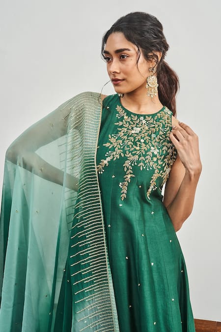 Disha Muchhala_Green Chanderi, Satin Organza, Lining Buttercrepe And Embroidered Kurta Pant Set _Online_at_Aza_Fashions