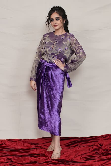 Jyoti Bansal Purple Top Pure Tissue Embroidery Floral Patchwork Round And Skirt Set 