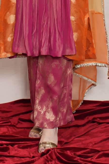 Jyoti Bansal_Pink Tissue, Organza Mirrors, Zari Split V-neck Work Kurta Set _Online_at_Aza_Fashions