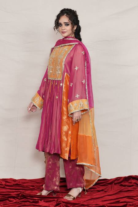Buy_Jyoti Bansal_Pink Tissue, Organza Mirrors, Zari Split V-neck Work Kurta Set _Online_at_Aza_Fashions
