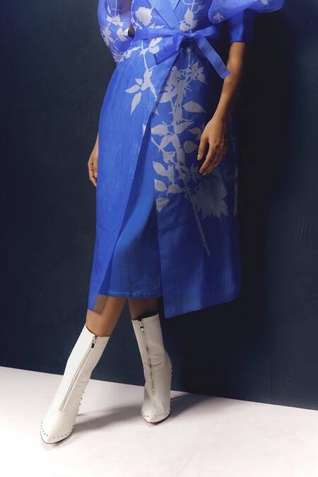 Richa Khemka Blue Organza, Modal Collared Lobelia Floral Pattern Jacket Online at Aza Fashions Richa Khemka_Blue Organza, Modal Collared Lobelia Floral Pattern Jacket _Online_at_Aza_Fashions