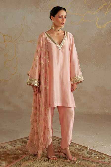 Chhavvi Aggarwal Pink Chanderi Embroidered Sequin V-neck Kurta Pant Set 