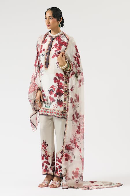 Rajdeep Ranawat Ivory Kota Doria Beheroom Floral Print Dupatta at Aza Fashions Rajdeep Ranawat_Ivory Kota Doria Beheroom Floral Print Dupatta _at_Aza_Fashions