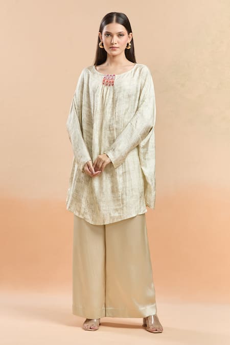 Saaksha & Kinni_White Cotton Embroidery Boat Neck Placed Kaftan Top _Online_at_Aza_Fashions
