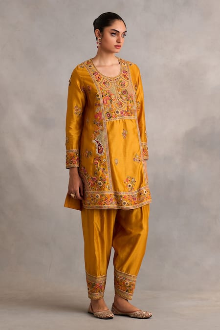 Petticoat Lane By Divya_Yellow Chanderi Sequins, Pearls, Embroidery Round Neck Phiran Kurta Set _Online_at_Aza_Fashions