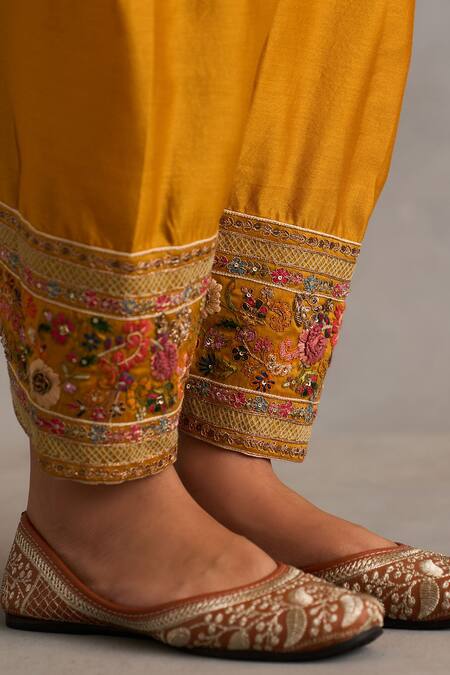 Buy_Petticoat Lane By Divya_Yellow Chanderi Sequins, Pearls, Embroidery Round Neck Phiran Kurta Set 