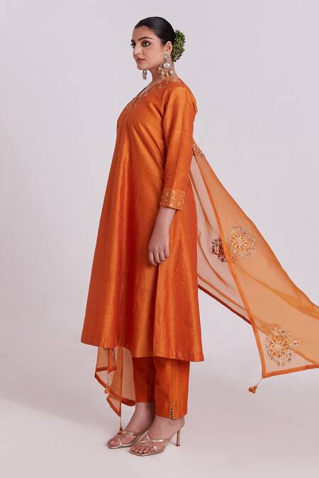 Buy Pink City By Sarika Orange Organza Embroidery V-neck Kurta Set With Sunflower Dupatta Online at Aza Fashions Buy_Pink City By Sarika_Orange Organza Embroidery V-neck Kurta Set With Sunflower Dupatta _Online_at_Aza_Fashions