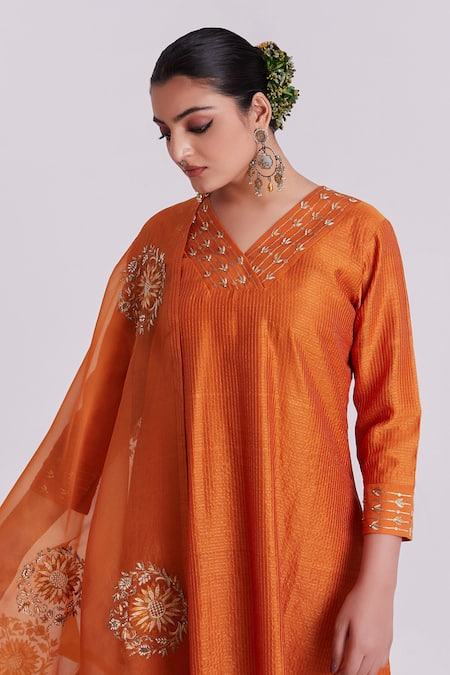 Shop Pink City By Sarika Orange Organza Embroidery V-neck Kurta Set With Sunflower Dupatta Online at Aza Fashions Shop_Pink City By Sarika_Orange Organza Embroidery V-neck Kurta Set With Sunflower Dupatta _Online_at_Aza_Fashions