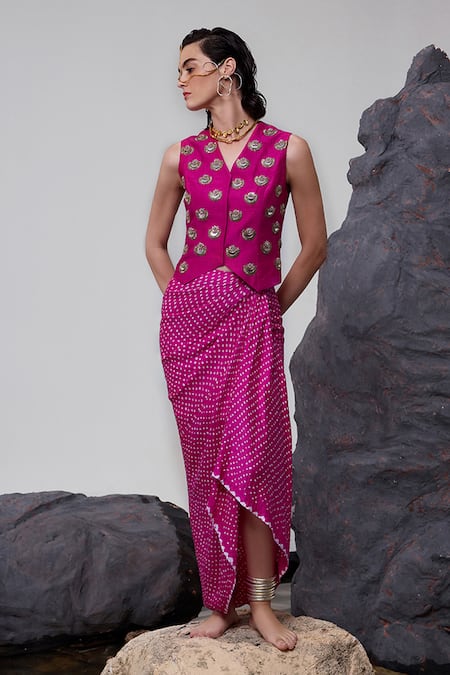 Tisha Saksena Pink Waistcoat Raw Silk Embellished Faraz Mirror With Bandhini Draped Skirt 