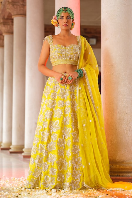 Anu Pellakuru Yellow Raw Silk Embroidery Cutdana Sweetheart Neck Gullista Jaal Lehenga Set 