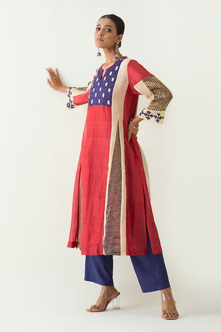 Shivani Bhargava Red Cotton Silk Embroidered Thread Notched Roop Zari Kurta 