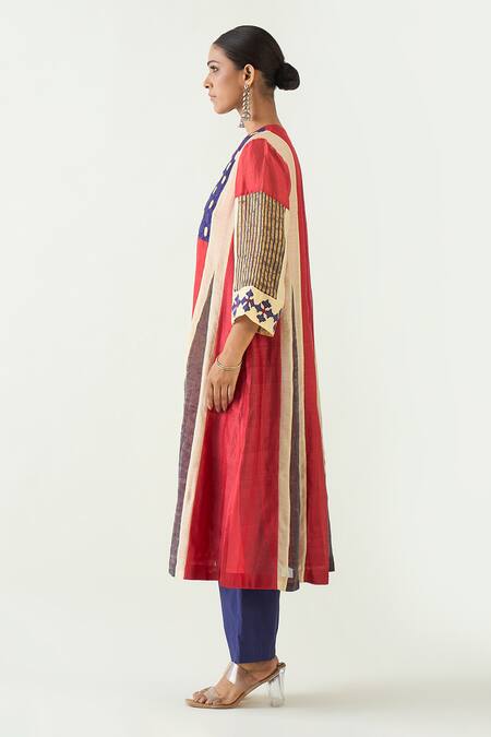 Buy_Shivani Bhargava_Red Cotton Silk Embroidered Thread Notched Roop Zari Kurta _Online_at_Aza_Fashions