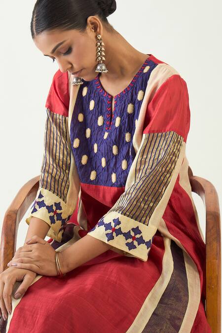 Buy_Shivani Bhargava_Red Cotton Silk Embroidered Thread Notched Roop Zari Kurta 