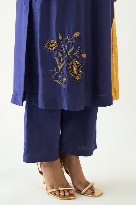 Shivani Bhargava_Ivory Cotton Silk Hand Embroidered Anaar Round Mohini Kurta Set _at_Aza_Fashions