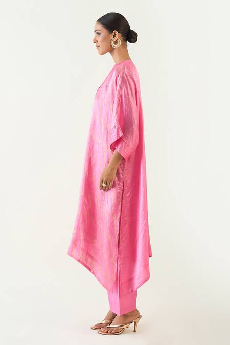 Buy_Shivani Bhargava_Pink Silk With Gold Weave Embroidered Thread Notched Damani Asymmetric Kurta _Online_at_Aza_Fashions
