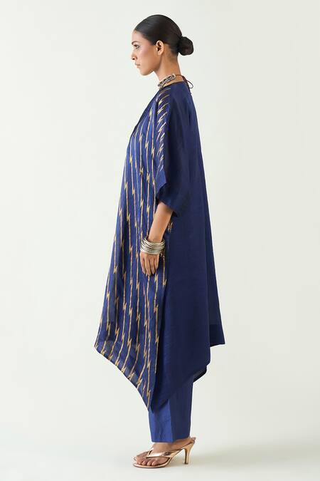 Shivani Bhargava_Purple Silk With Gold Weave Embroidered Thread Notched Damani Asymmetric Kurta _Online_at_Aza_Fashions