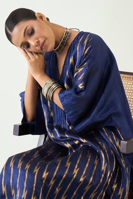 Shivani Bhargava_Purple Silk With Gold Weave Embroidered Thread Notched Damani Asymmetric Kurta _at_Aza_Fashions