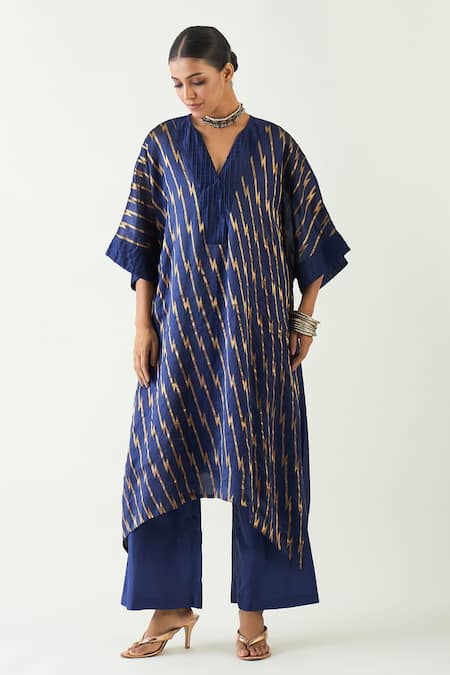 Shivani Bhargava Damani Thread Embroidered Asymmetric Kurta With Pant 