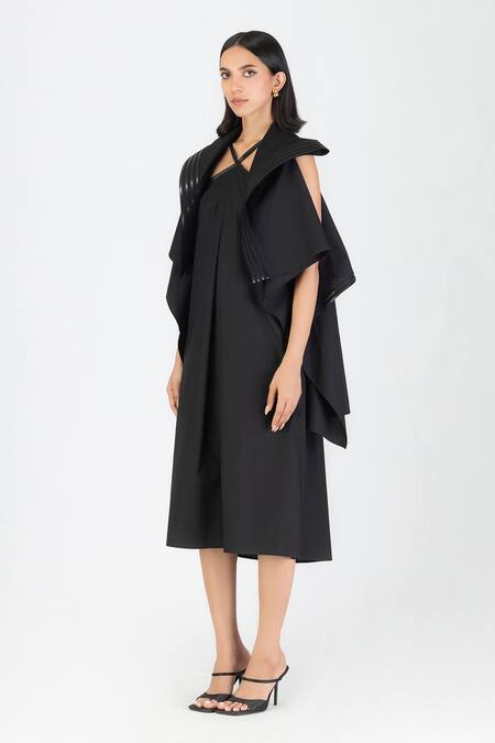 Amit Aggarwal Black Metallic Embellished Cape Online at Aza Fashions Amit Aggarwal_Black Metallic Embellished Cape _Online_at_Aza_Fashions