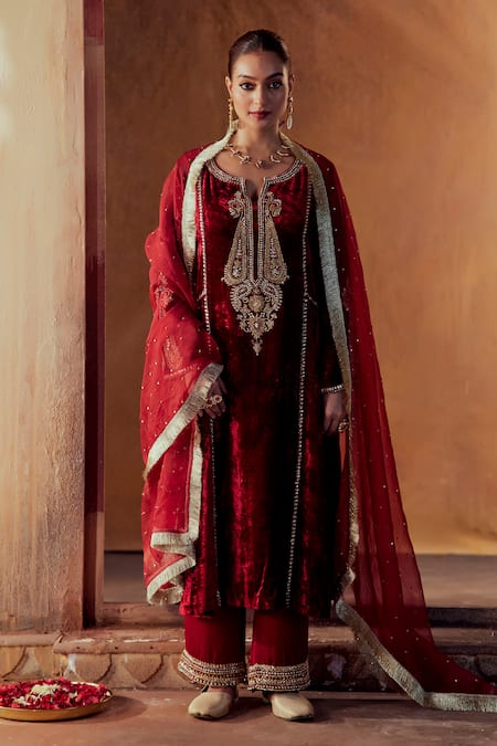 Gul By Aishwarya Gullista Embroidered Velvet Kurta Set 