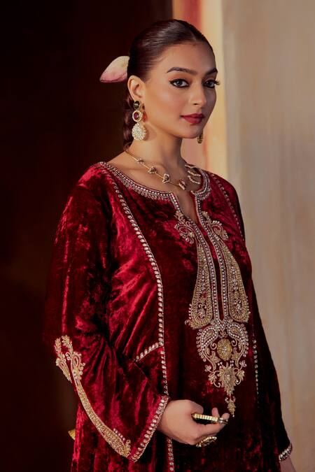 Shop Gul By Aishwarya Maroon Velvet, Satin, , Organza Embroidery, Gullista Kurta Set Online at Aza Fashions Shop_Gul By Aishwarya_Maroon Velvet, Satin, , Organza Embroidery, Gullista Kurta Set _Online_at_Aza_Fashions