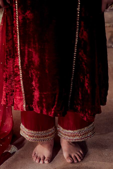 Gul By Aishwarya Maroon Velvet, Satin, , Organza Embroidery, Gullista Kurta Set at Aza Fashions Gul By Aishwarya_Maroon Velvet, Satin, , Organza Embroidery, Gullista Kurta Set _at_Aza_Fashions