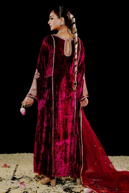 Gul By Aishwarya Gulshan Velvet Kurta Set 