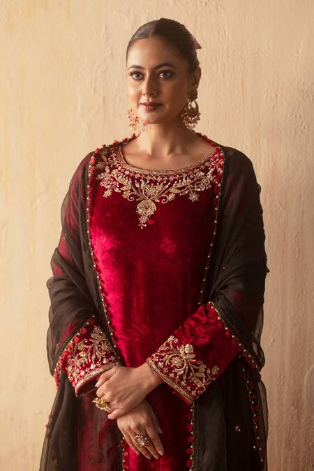 Buy_Gul By Aishwarya_Maroon Velvet, Satin, Silk Organza Embroidery Round Neck Kurta Pant Set _Online_at_Aza_Fashions
