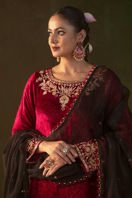 Gul By Aishwarya_Maroon Velvet, Satin, Silk Organza Embroidery Round Neck Kurta Pant Set _at_Aza_Fashions