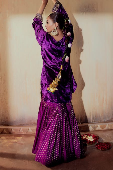 Gul By Aishwarya Guldasta Embroidered Velvet Kurta Set 