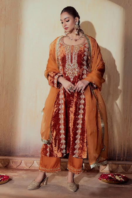 Gul By Aishwarya Phoolista Mirror Aari Embroidered Kurta Set 