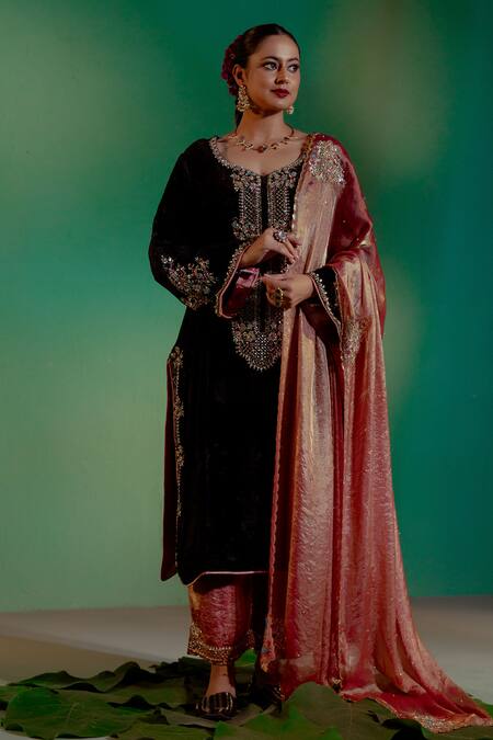 Gul By Aishwarya_Black Velvet, Tissue Embroidery, Zari Bahar Kurta Set _Online_at_Aza_Fashions